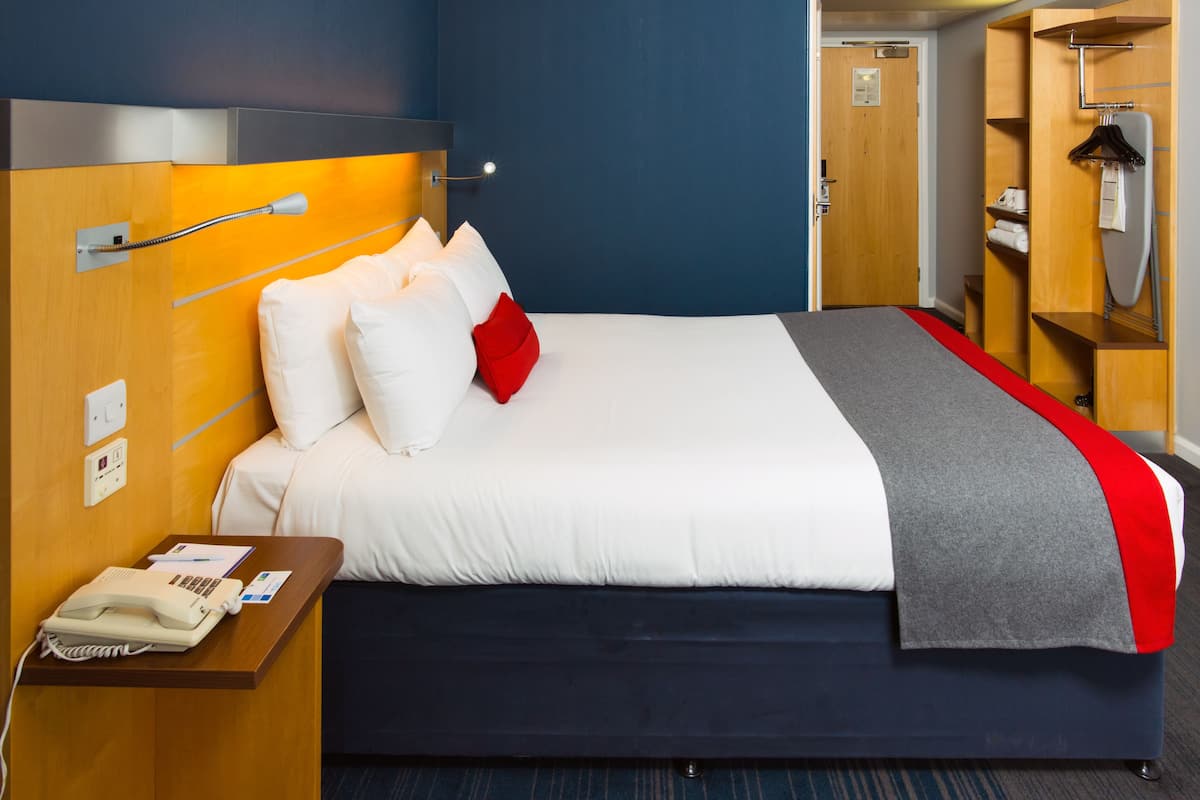 1 bedroom, desk, iron/ironing board, free cots/infant beds