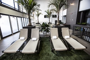 Indoor pool, sun loungers