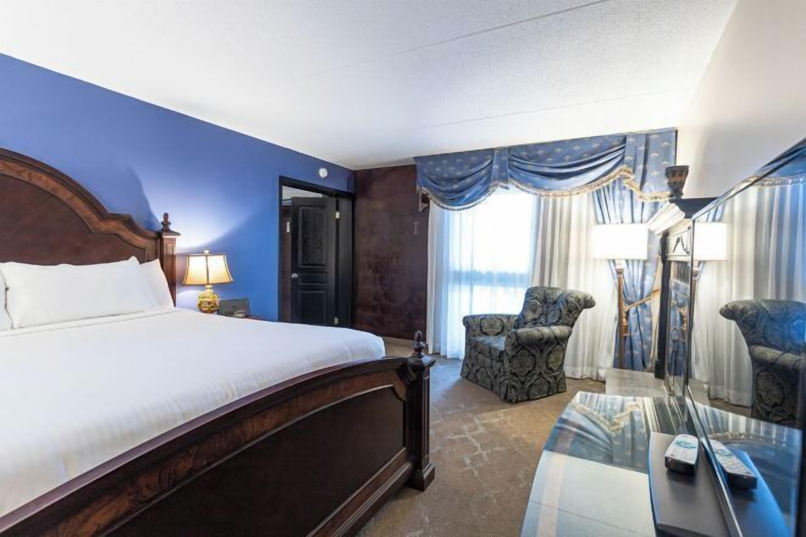 Blackout drapes, free cribs/infant beds, rollaway beds, free WiFi