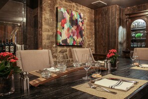 Breakfast, dinner, brunch served; local and international cuisine