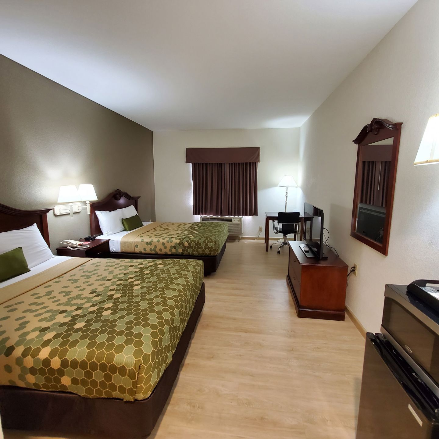 Desk, iron/ironing board, rollaway beds, free WiFi