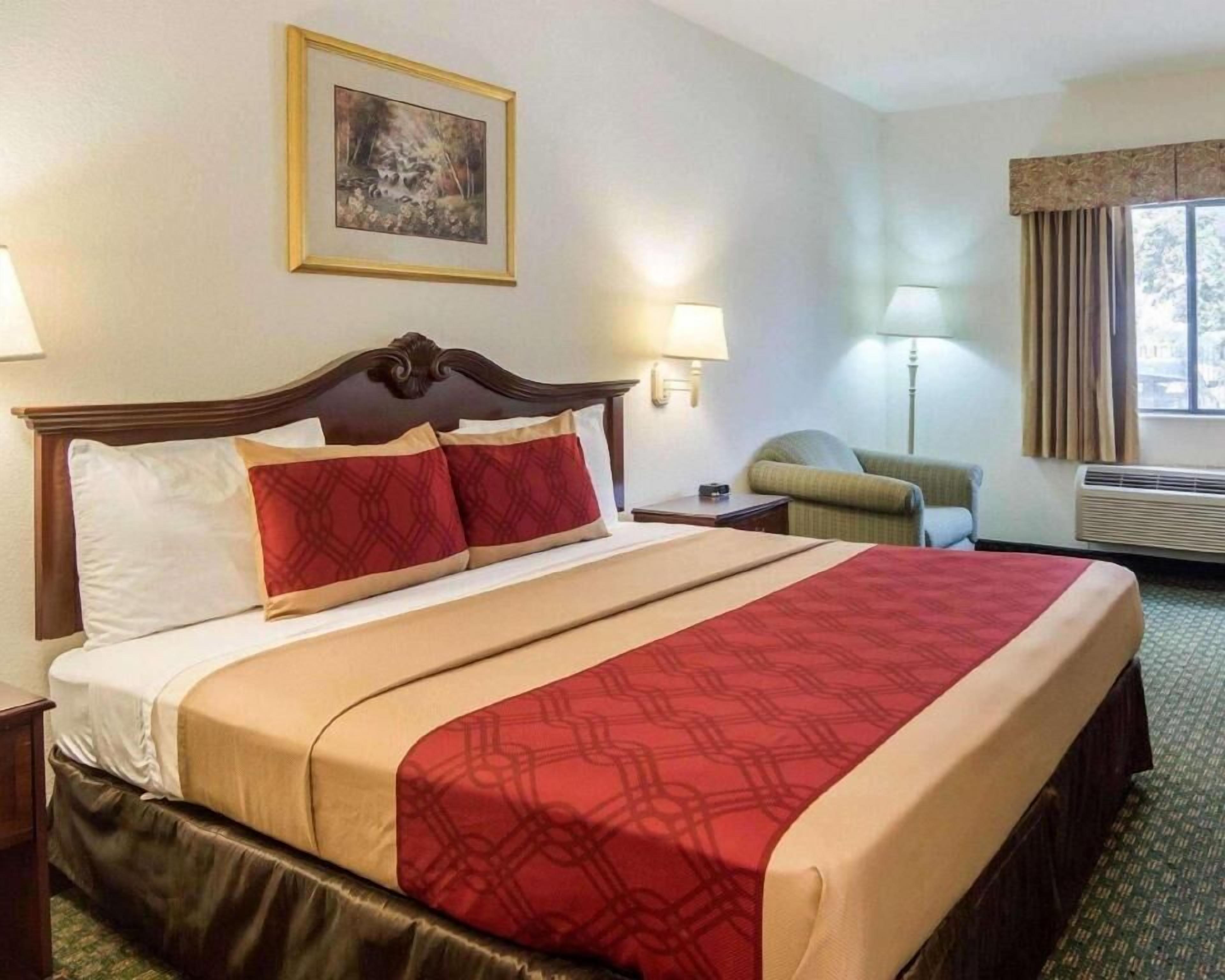 Desk, iron/ironing board, rollaway beds, free WiFi