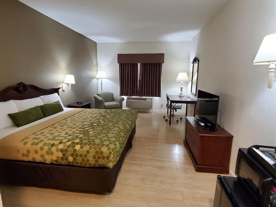 Desk, iron/ironing board, rollaway beds, free WiFi