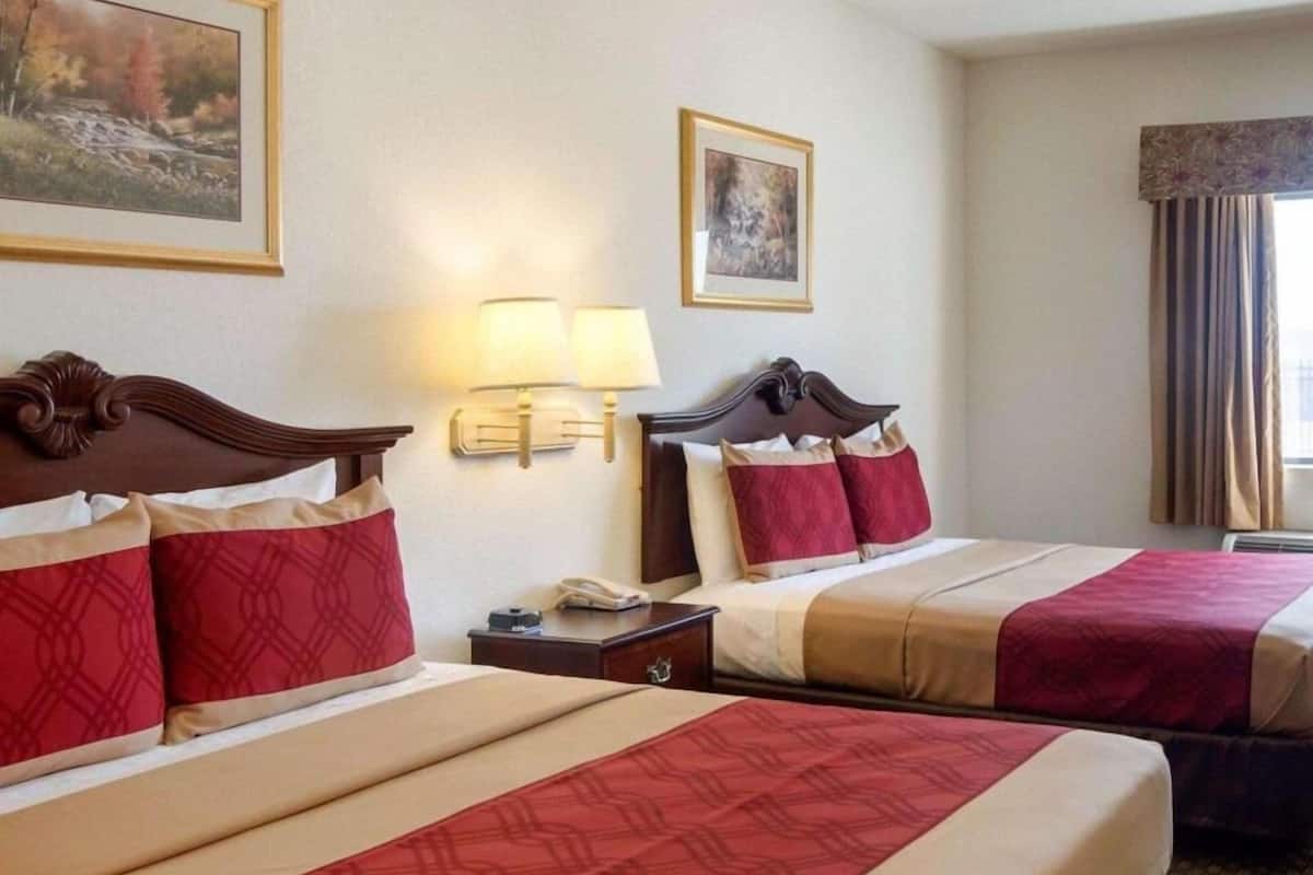 Desk, iron/ironing board, rollaway beds, free WiFi