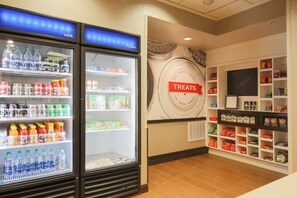Snack bar - Hampton Inn And Suites Camarillo (Camarillo)