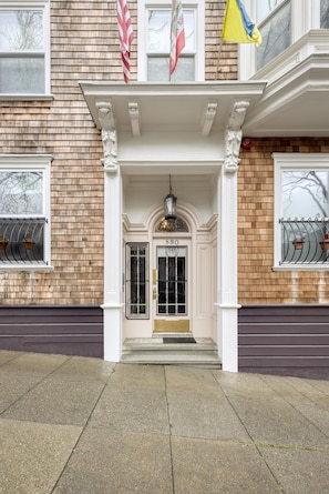 Front of property - The Grove Inn (San Francisco)