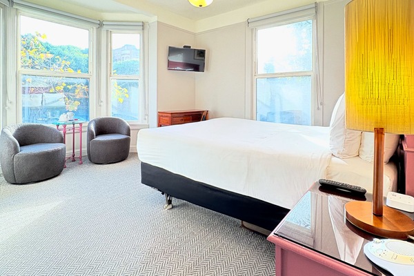 Deluxe Room, 1 Queen Bed (with Bay Window) | Premium bedding, blackout drapes, free WiFi, bed sheets