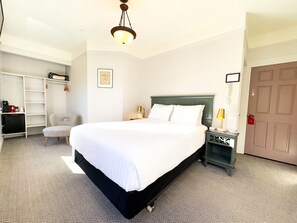 Deluxe Room, 1 Queen Bed - The Grove Inn (San Francisco)