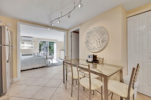 Deluxe Townhome | In-room dining