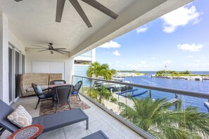 Luxury Condo | Terrace/patio
