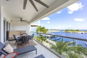 Luxury Condo | Terrace/patio