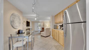 Deluxe Townhome | In-room dining