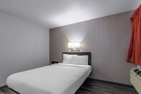 Iron/ironing board, free WiFi, bed sheets - Motel 6 Elizabethtown, KY (Elizabethtown)