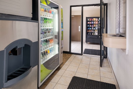 Vending machine. Knights Inn Grand Rapids
