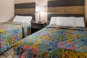 Escritorio, wifi gratis y ropa de cama 