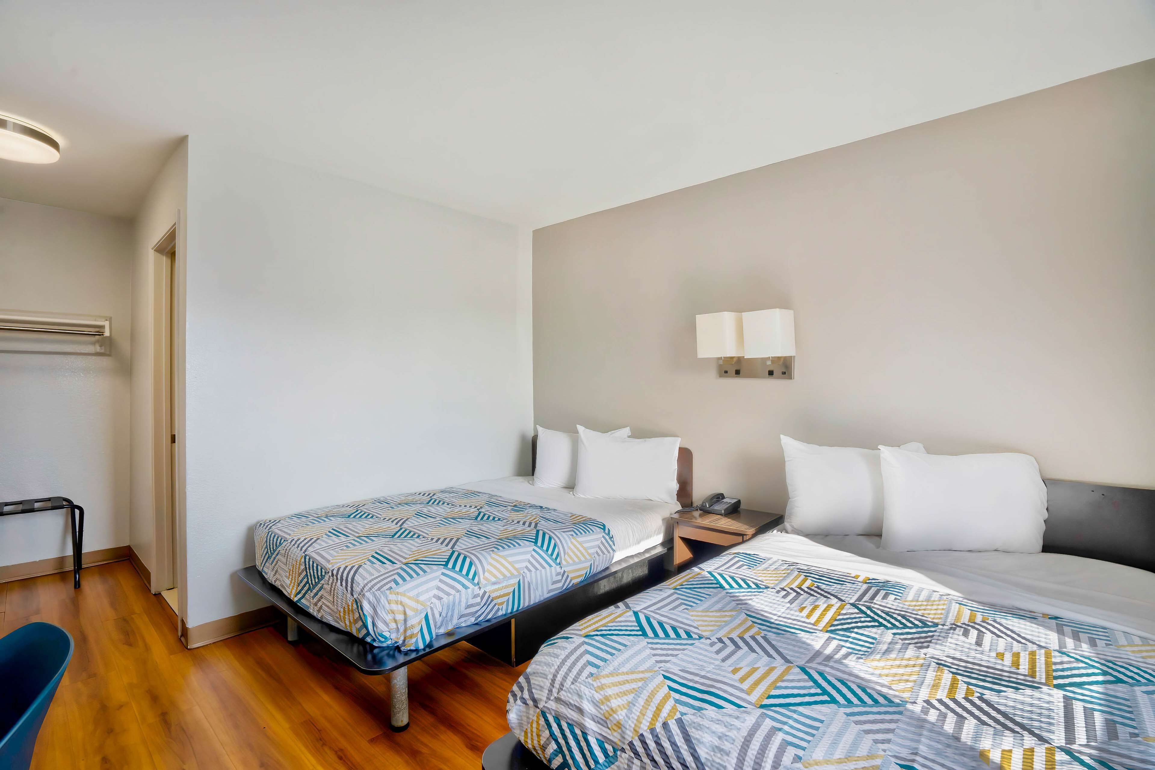 免费 WiFi、床单