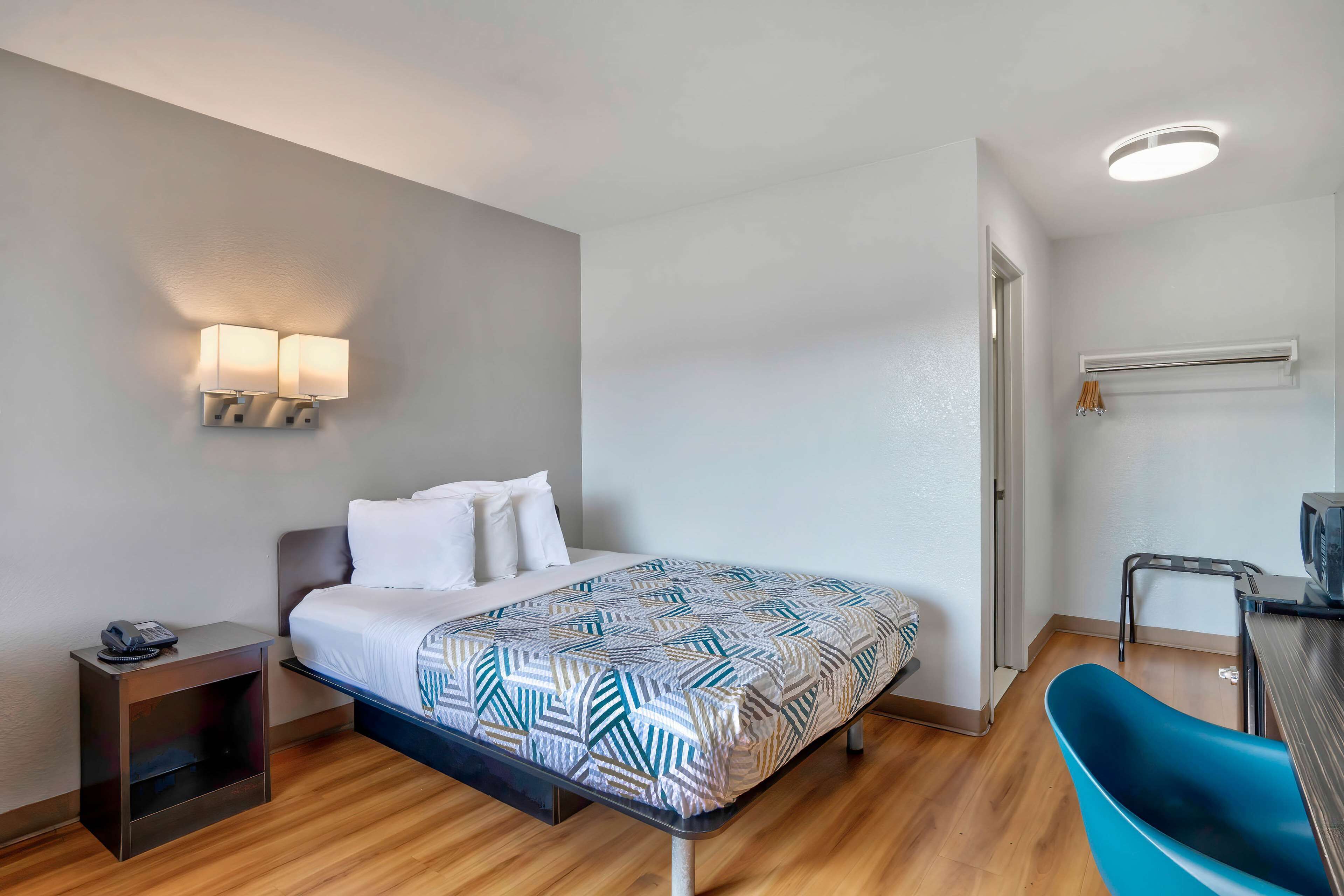 免费 WiFi、床单