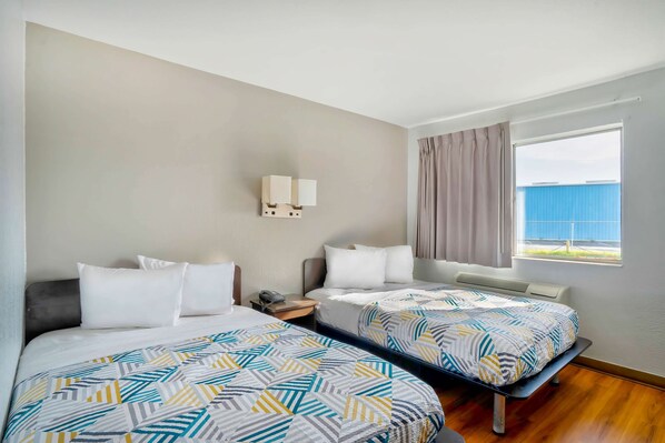 Free WiFi, bed sheets - Motel 6 Lumberton, NC (Lumberton)