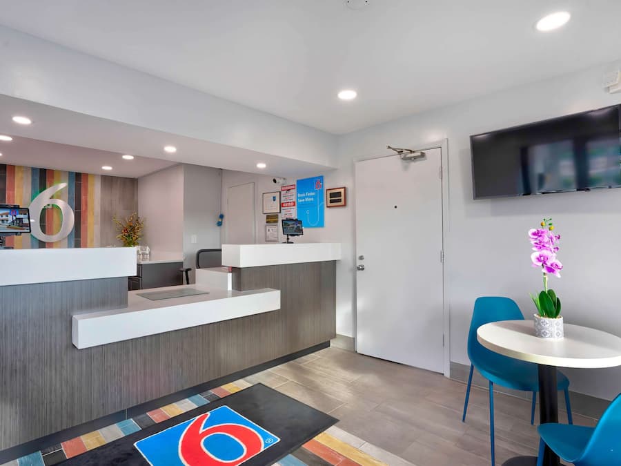 Check-in/check-out kiosk