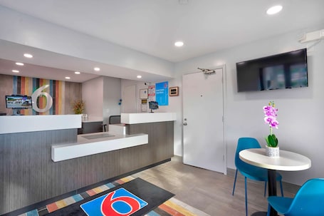 Quiosque de check-in/check-out. Motel 6 Lumberton, NC