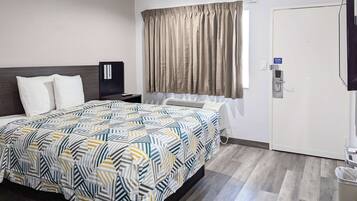 Escritorio, wifi gratis y ropa de cama