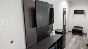 Escritorio, wifi gratis y ropa de cama 
