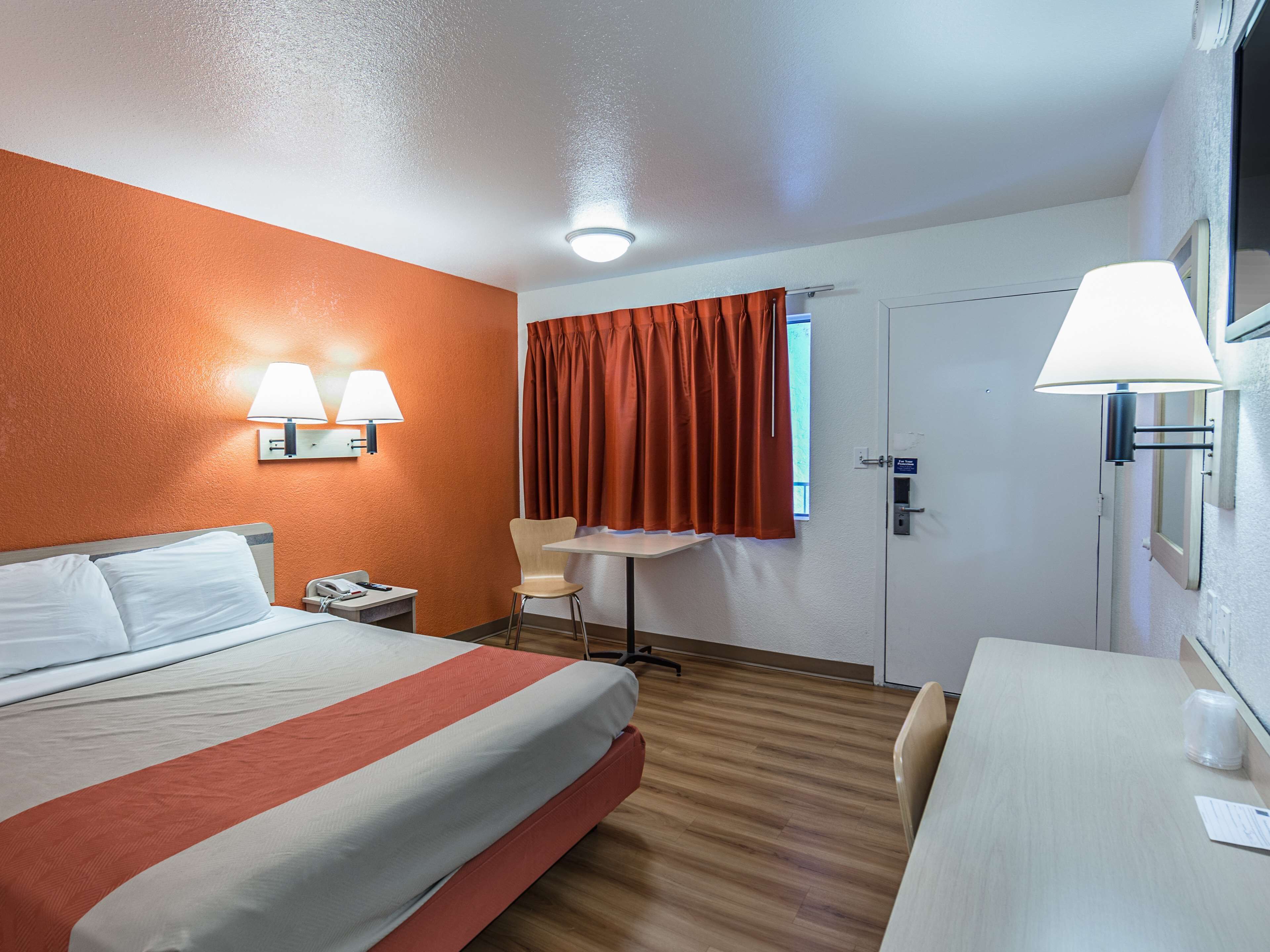 Wifi gratis y ropa de cama