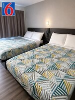Habitación Deluxe, 2 camas dobles, no fumadores, frigorífico y microondas | Wifi gratis y ropa de cama