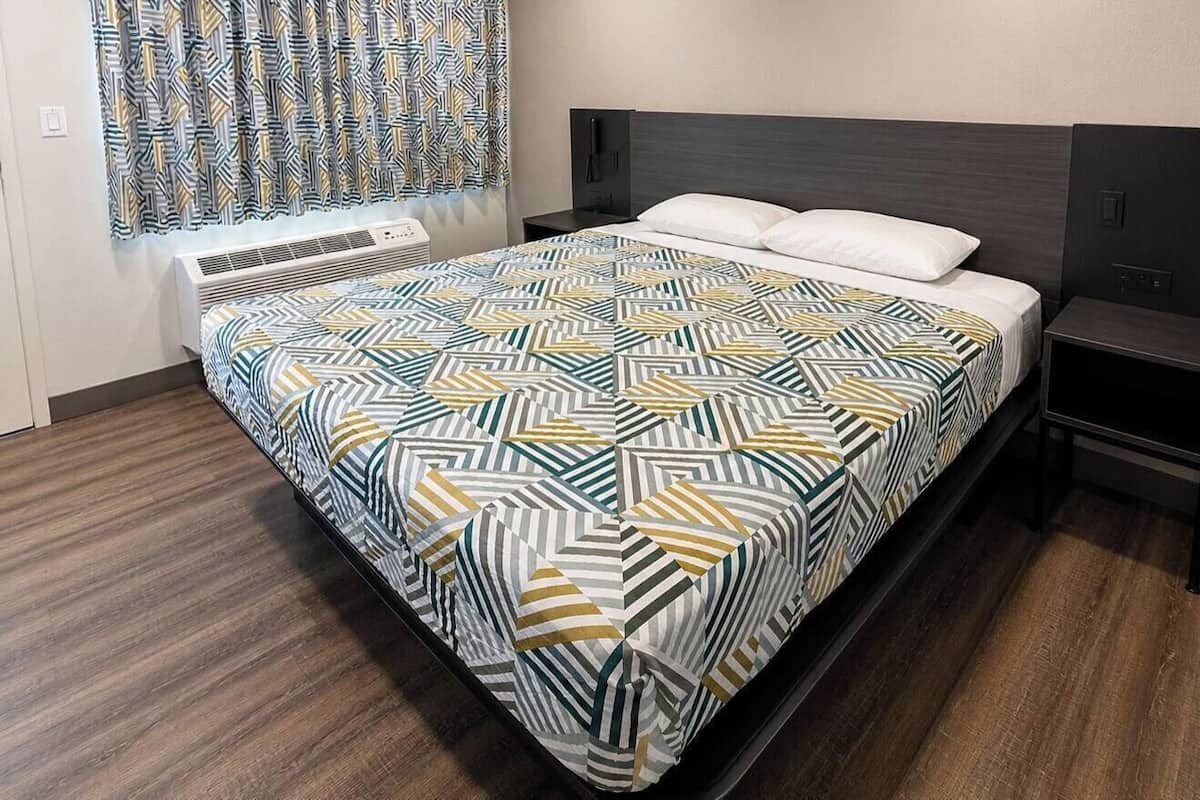WiFi (free), bed sheets
