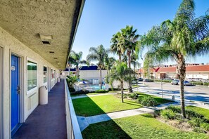 Exterior - Motel 6 Riverside, CA - South (Riverside)