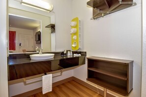 Towels - Motel 6 Riverside, CA - South (Riverside)