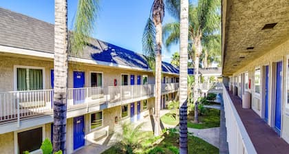 Motel 6 Riverside, CA - South