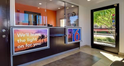 Motel 6 Riverside, CA - South