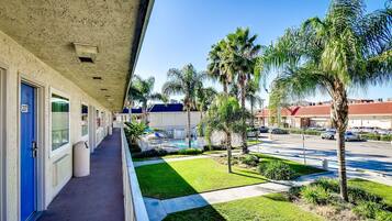 บริเวณภายนอก