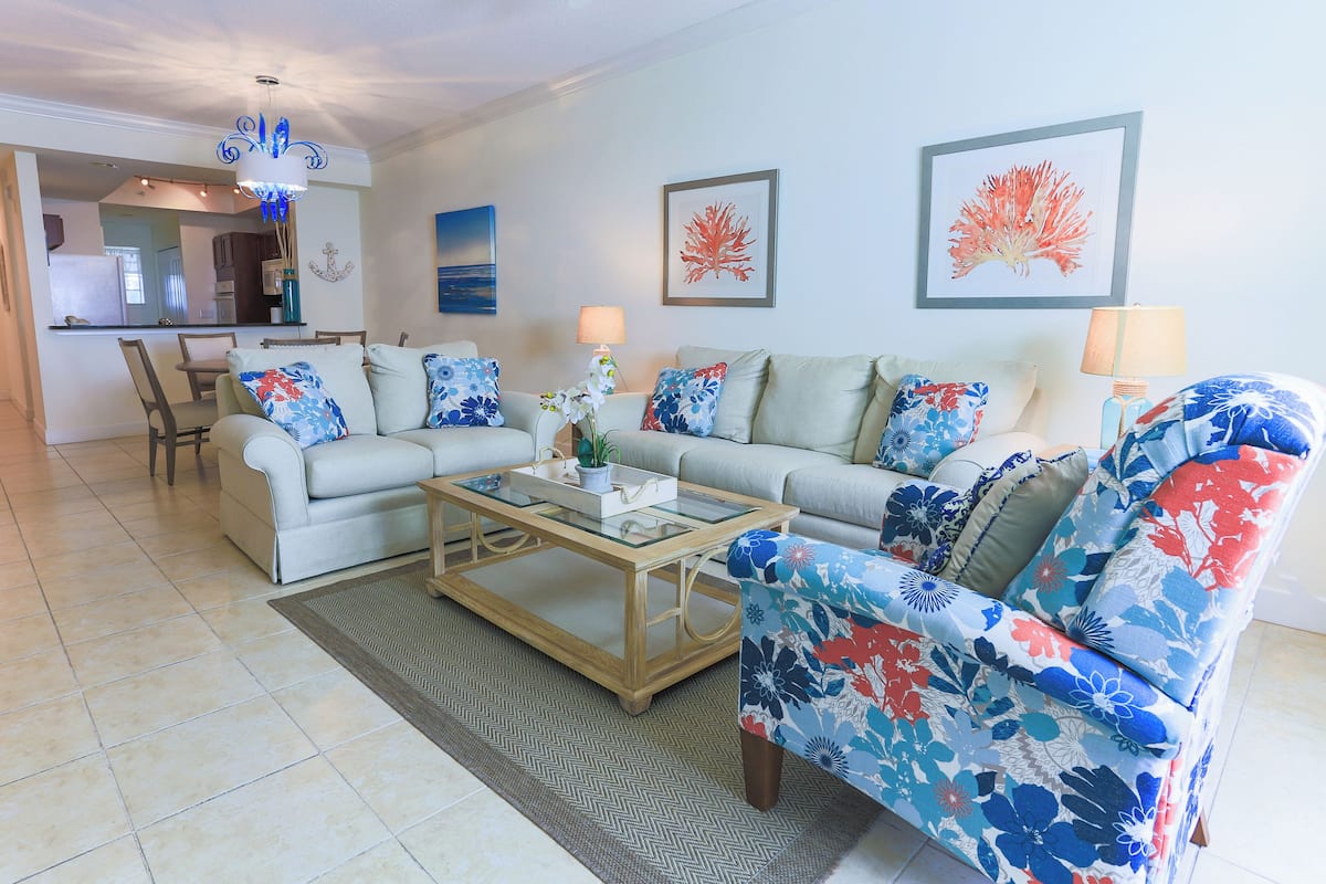 Condo, 2 Bedrooms (Condo in the Yacht Harbor, w/view) | Living area | 27-inch TV with digital channels, DVD player