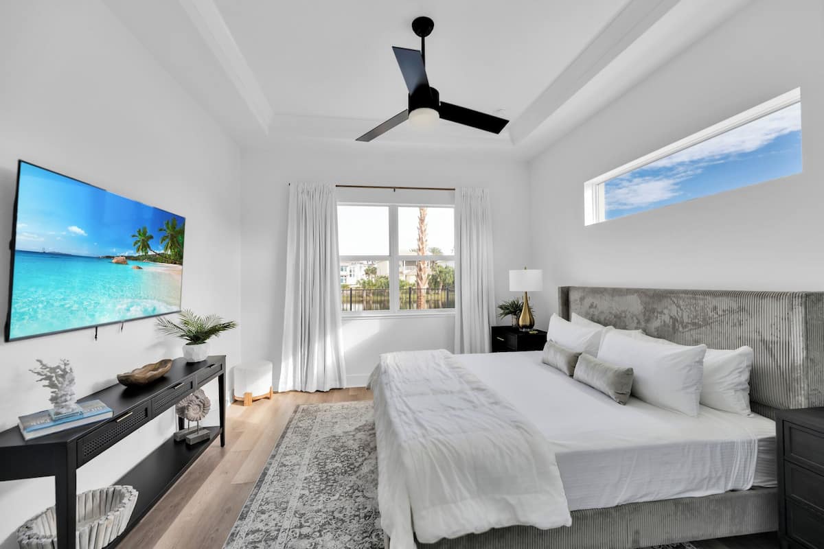 House, Multiple Beds (Holiday House, Pool Home 28)