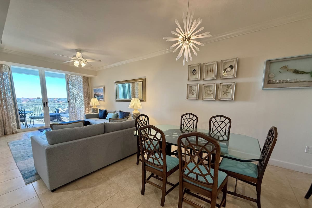 Condo, 2 Bedrooms (Condo in the Yacht Harbor, w/view) | Living area | 27-inch TV with digital channels, DVD player