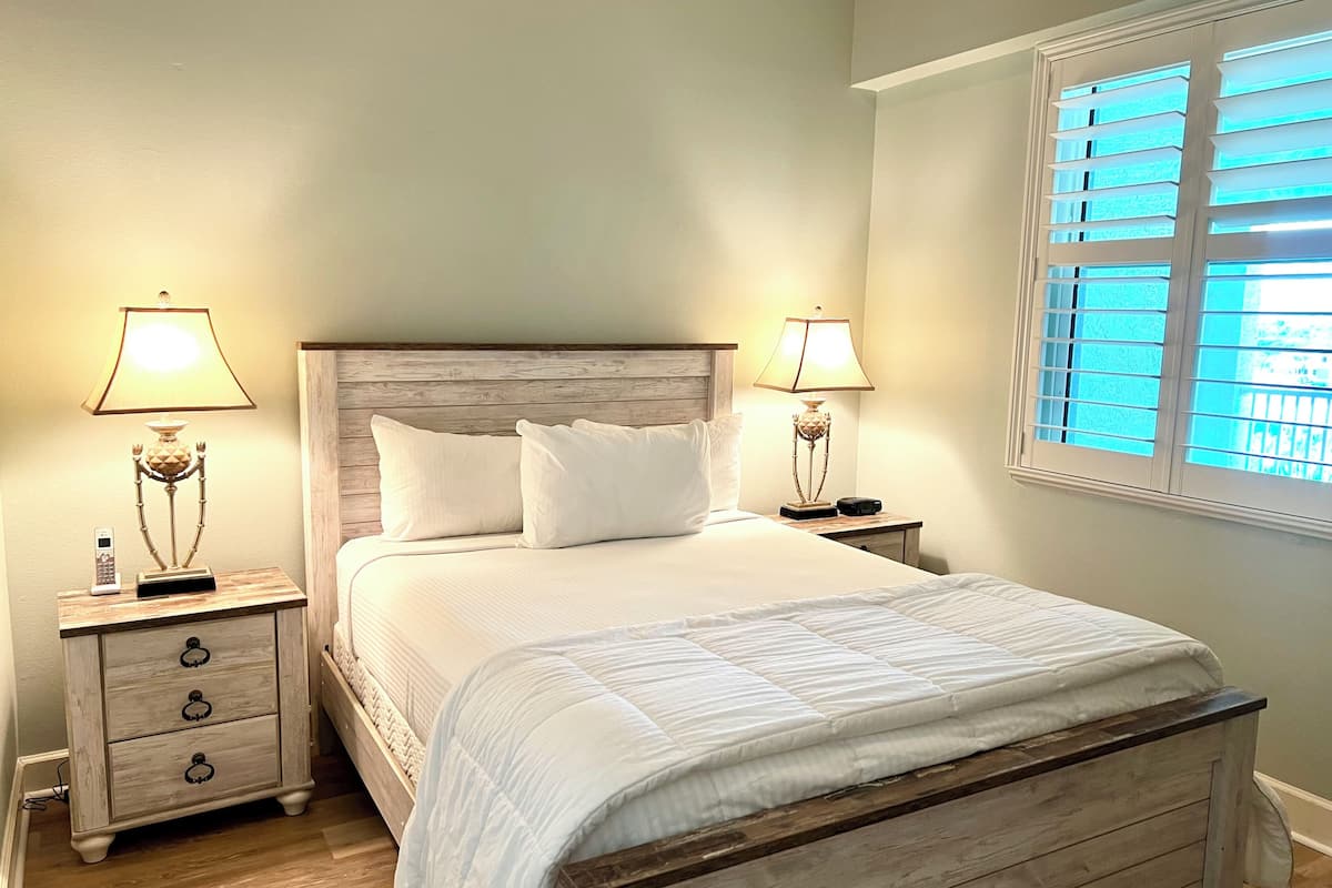 Condo, 3 Bedrooms, Oceanfront (Cinnamon Beach 763)