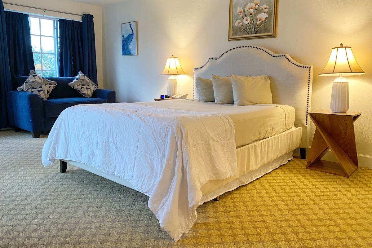 Condo, 2 Bedrooms (Condo in Yacht Harbor, w/view 275)