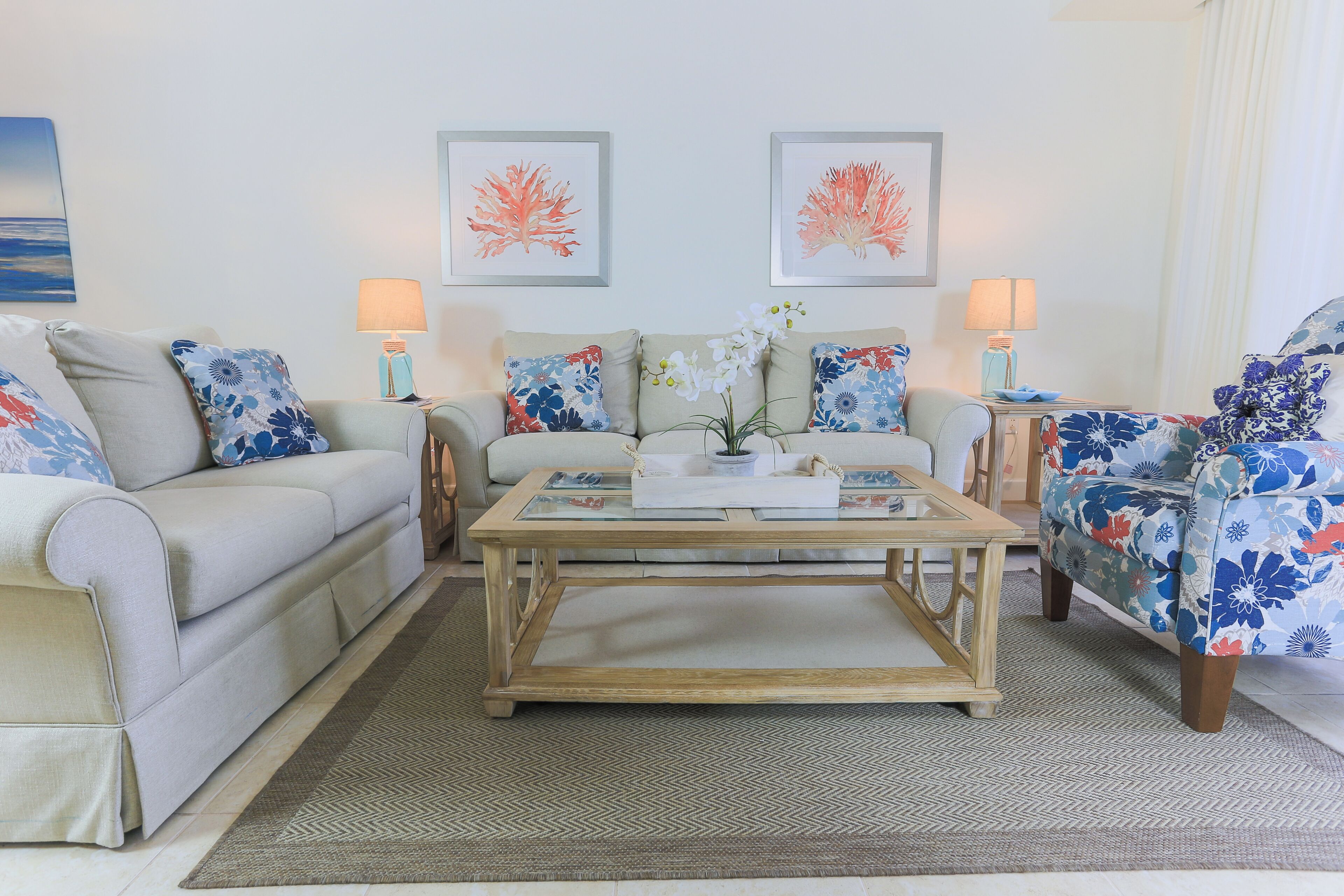 Condo, 2 habitaciones (Condo in Yacht Harbor, w/view 263) | Área de sala de estar | Televisión de 27 pulgadas con canales digitales y reproductor de DVD 