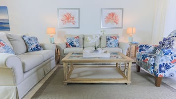 Apartment, 2 Schlafzimmer (Condo in Yacht Harbor, w/view 263) | Wohnbereich