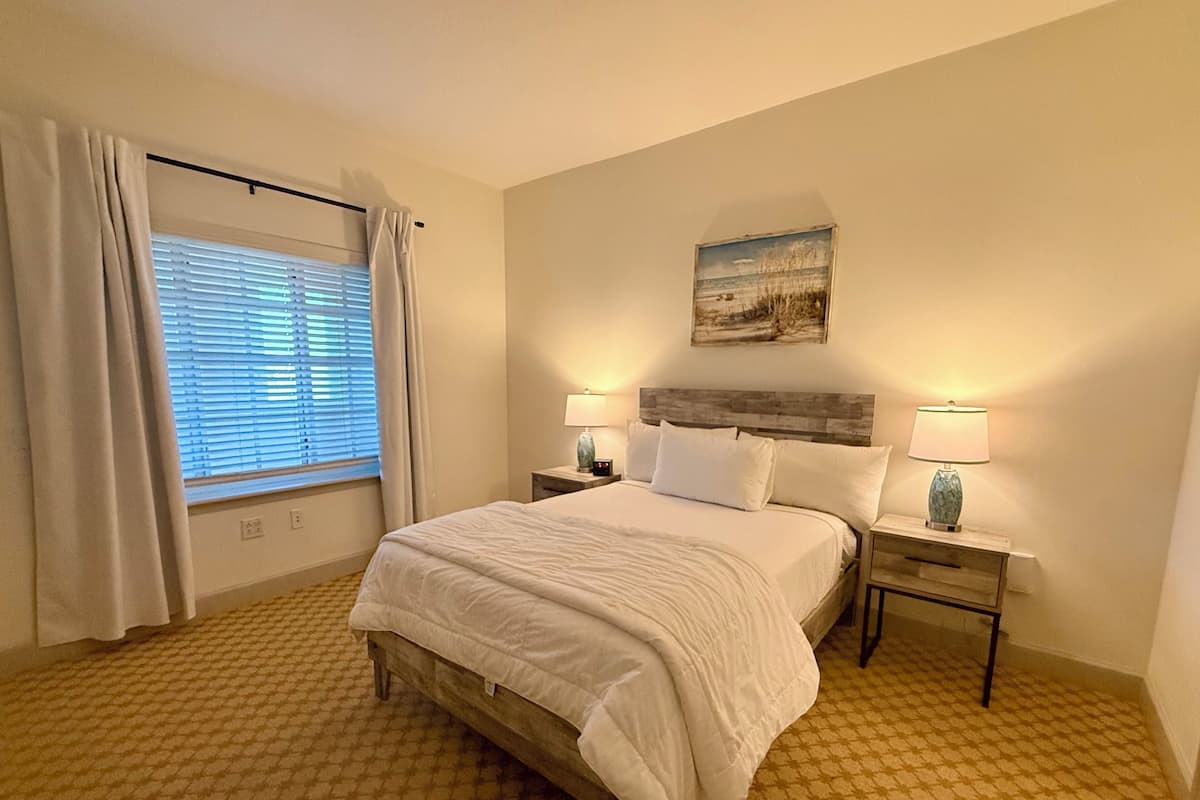 Condo, 2 Bedrooms (Condo in Yacht Harbor, w/view 478)