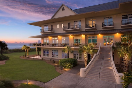 9 restaurants, breakfast, lunch, dinner served; seafood. Hammock Beach Golf Resort & Spa