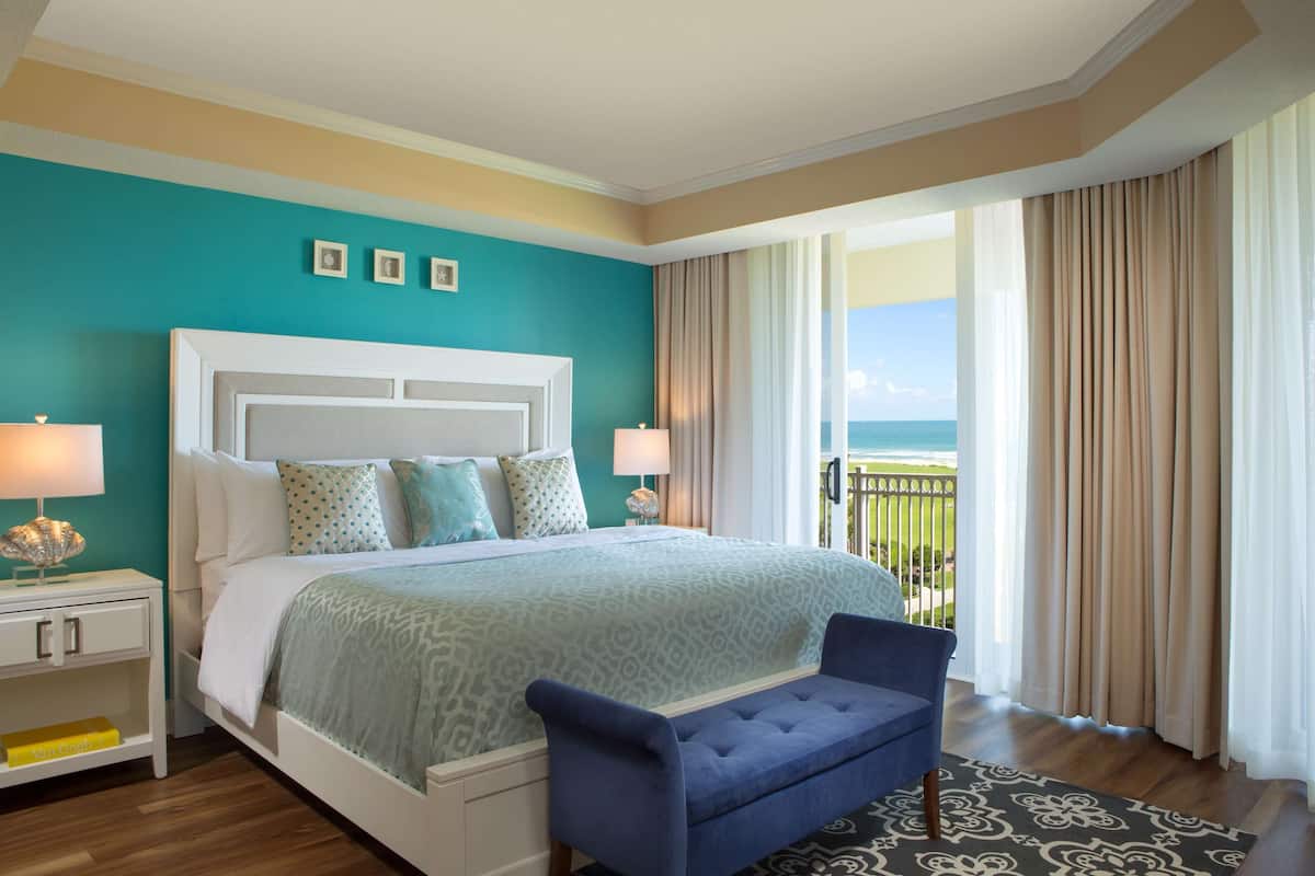 1 bedroom, premium bedding, in-room safe, desk