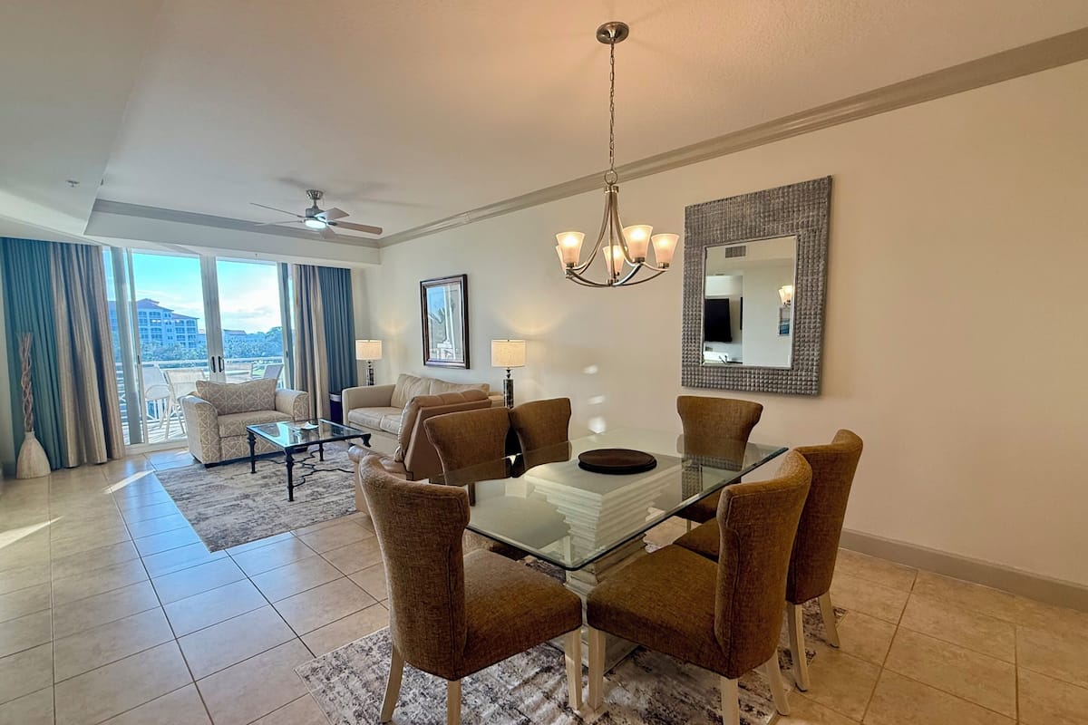 Condo, 2 Bedrooms (Condo in the Yacht Harbor, w/view) | Living area | 27-inch TV with digital channels, DVD player