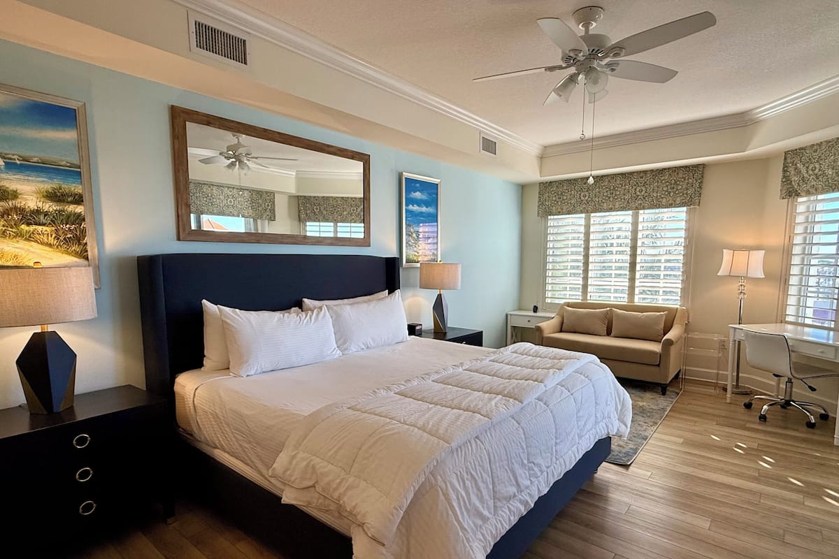Condo, 2 Bedrooms (Condo in Yacht Harbor, w/view 566)