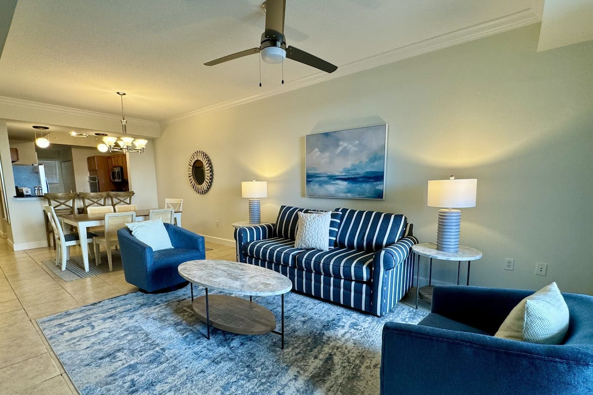 Condo, 2 Bedrooms (Condo in the Yacht Harbor, w/view) | Living area | 27-inch TV with digital channels, DVD player