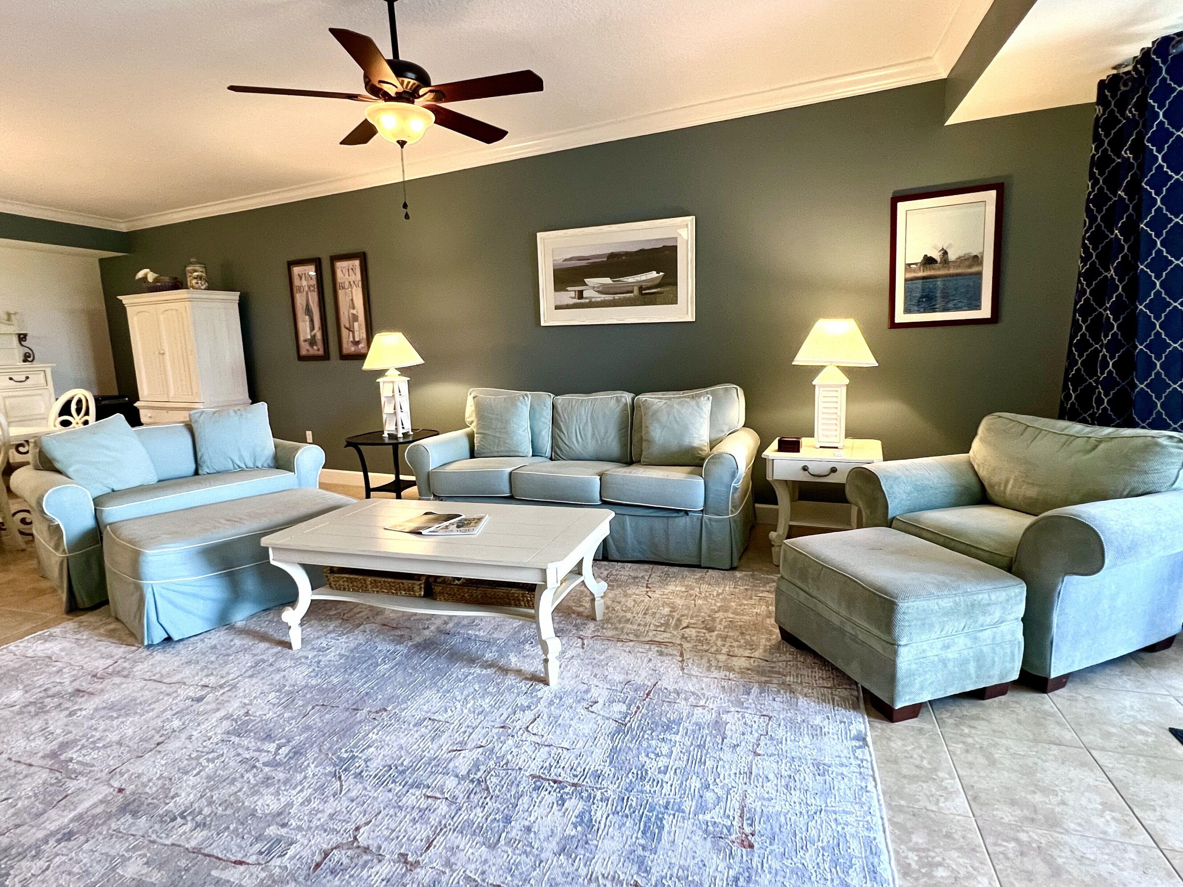 Condo, 2 Bedrooms (Condo in the Yacht Harbor, w/view) | Living area | 27-inch TV with digital channels, DVD player