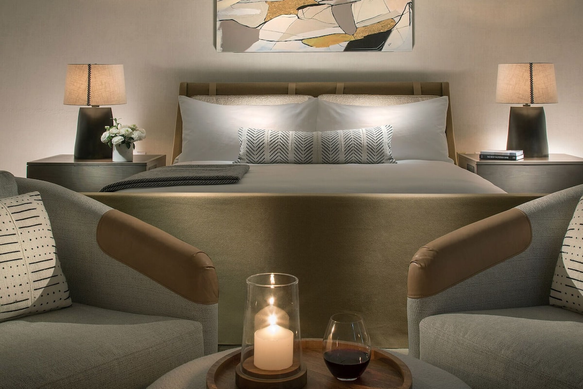 Ropa de cama de alta calidad, edredón, camas con pillow-top y minibar