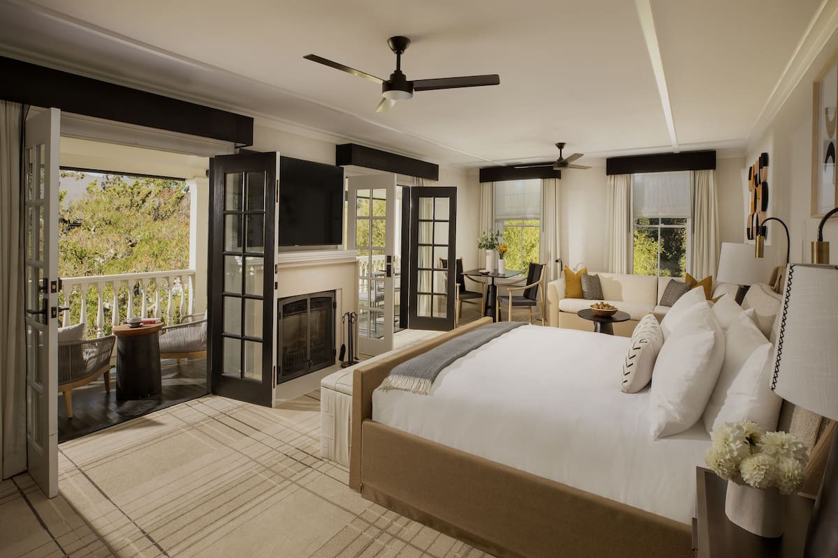 premium bedding, down duvets, pillow-top beds, minibar